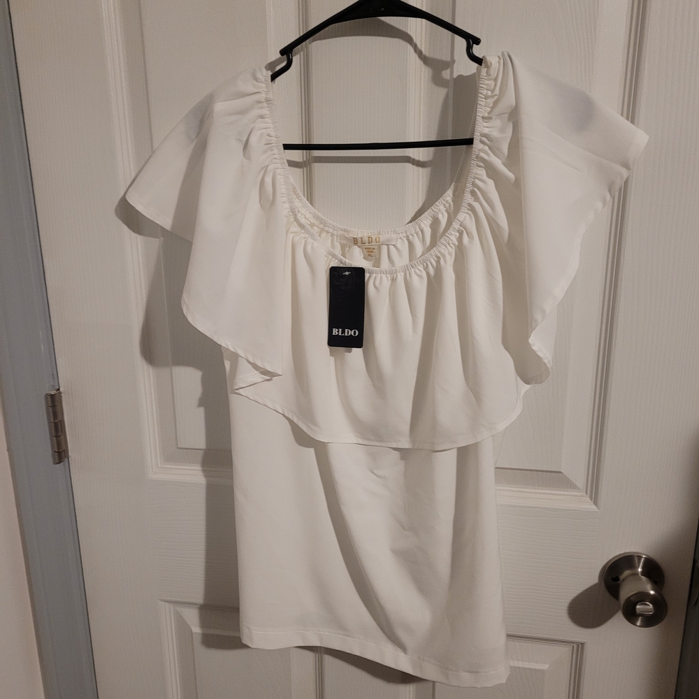 Elegant White Ruffle Blouse - Picture 4 of 6